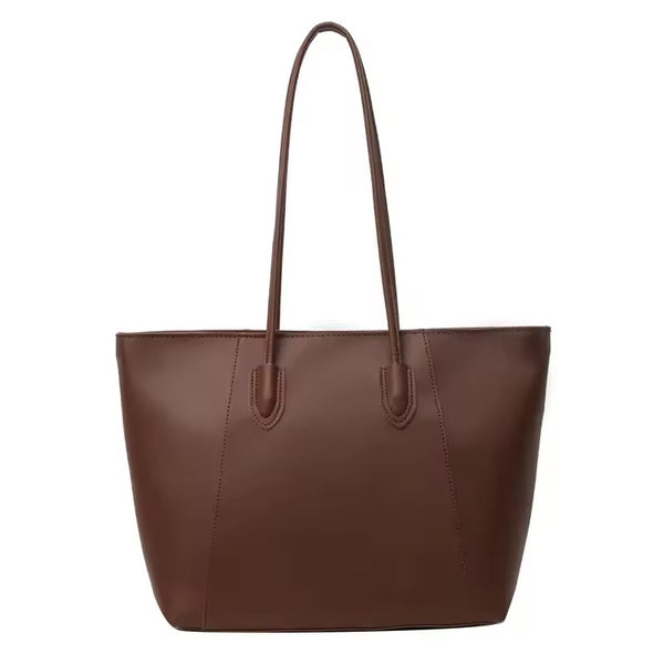 Schultertasche aus Leder mit Ziernähten
