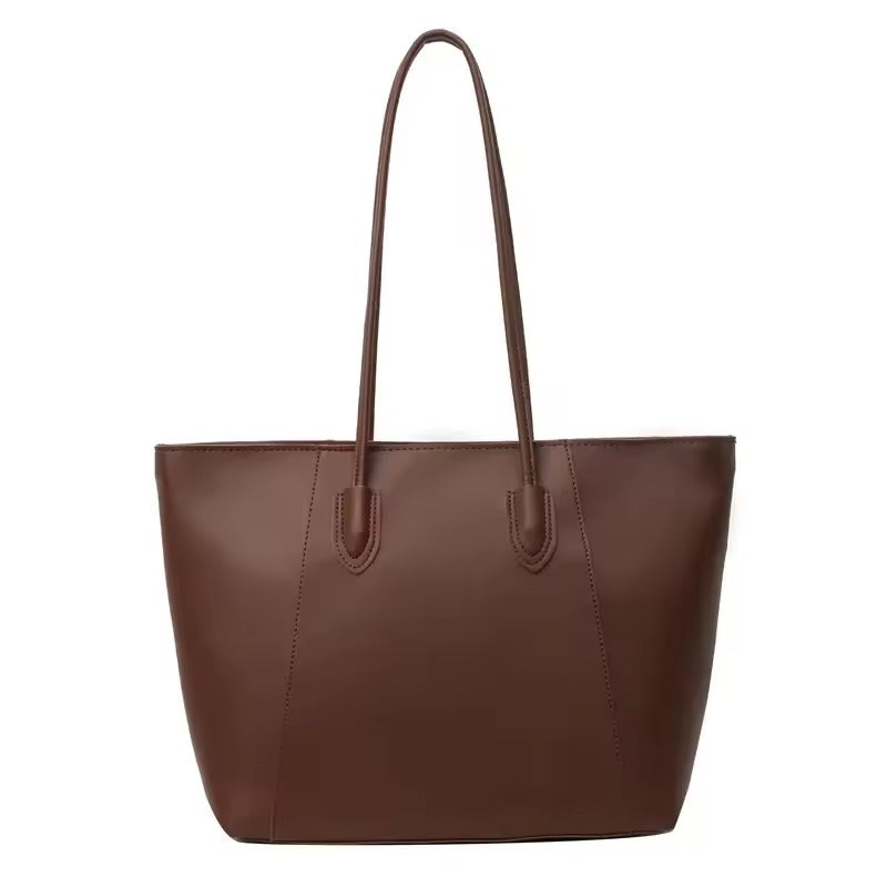 Schultertasche aus Leder mit Ziernähten