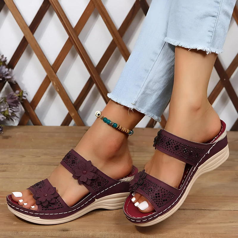 Damen Blumige Keil-Ledersandalen