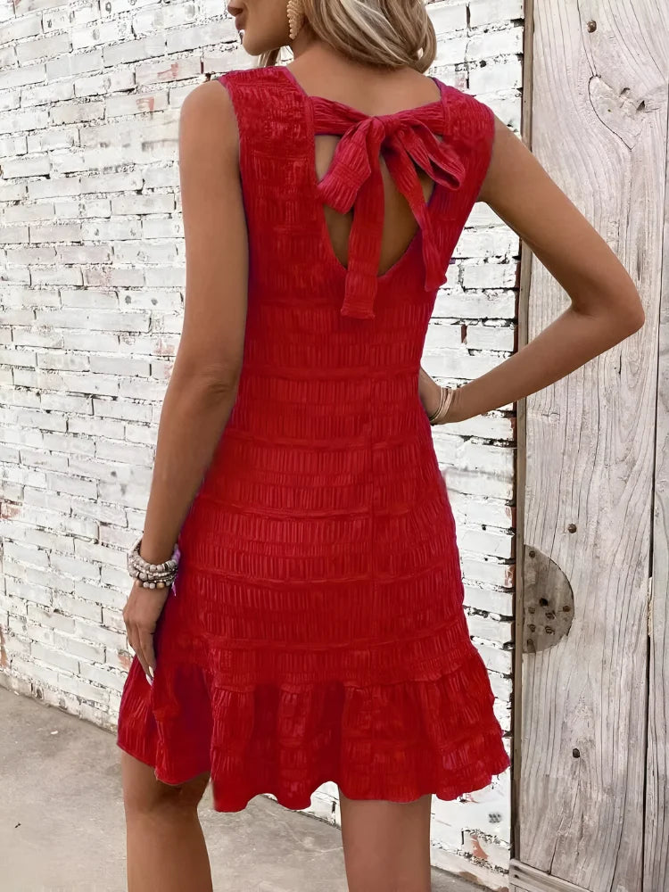 Ärmelloses Minikleid mit fließendem Schnitt und Volantsaum