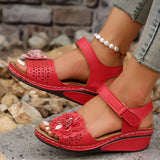 Blumeninspirierte Sandalen mit mittelhohem Absatz