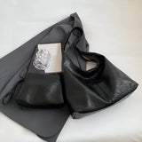 2-teiliges Set: Große Schultertasche aus Leder