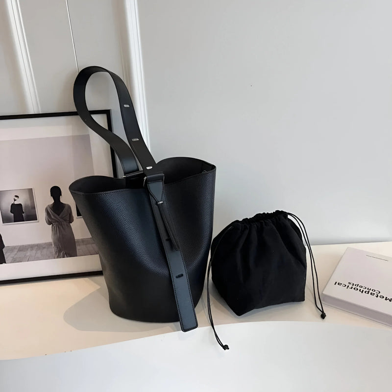 Damen Minimalistische Schultertasche aus Leder