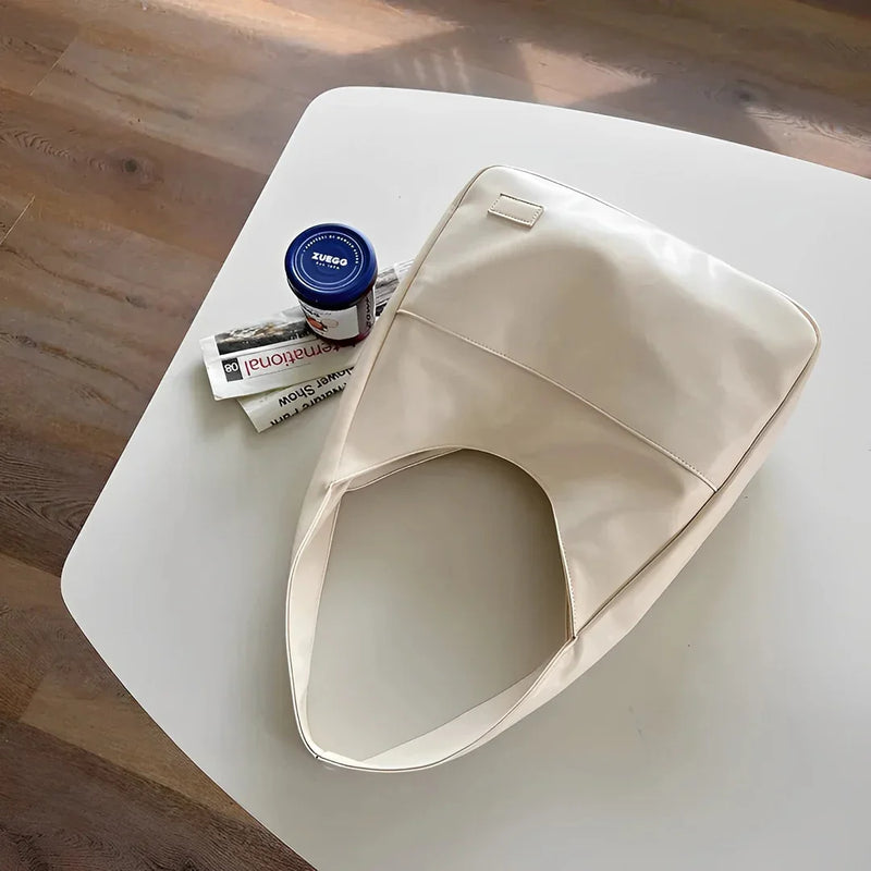 Stilvolle Schultertasche aus veganem Leder