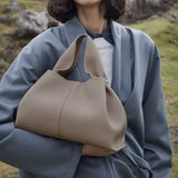 Weiche Cloud-Schultertasche aus Leder