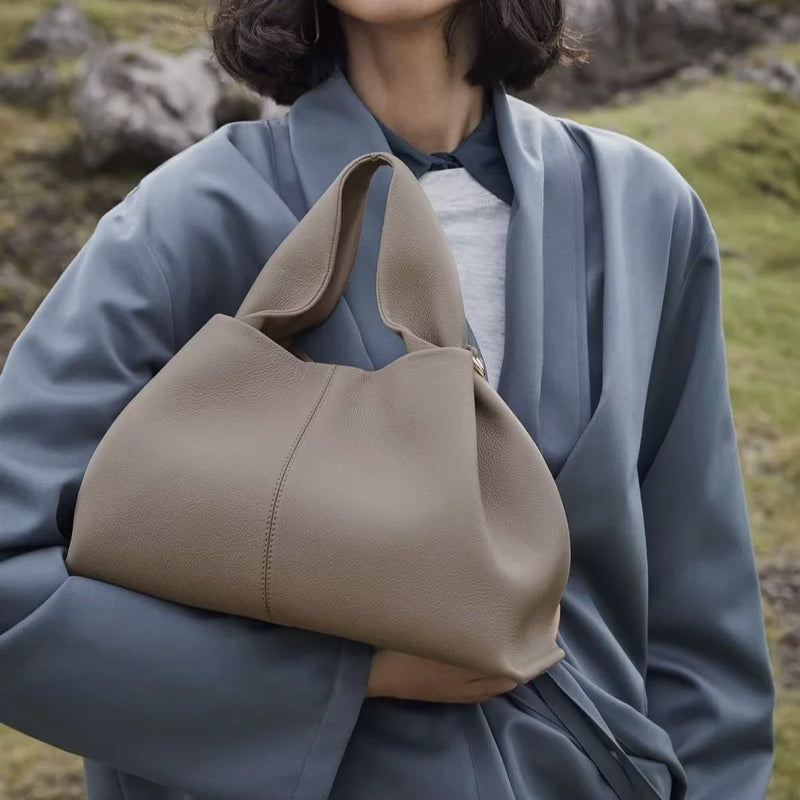 Weiche Cloud-Schultertasche aus Leder
