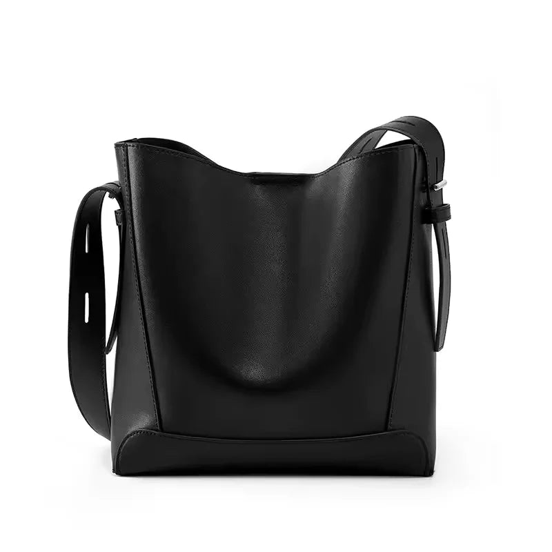 Moderne Schultertasche im Bucket-Stil mit Knopfverschluss