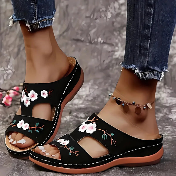 Bequeme Blumen-Wedge-Sandalen