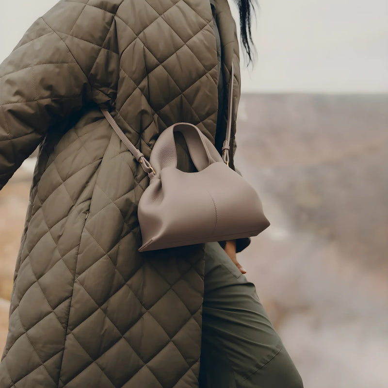 Weiche Cloud-Schultertasche aus Leder