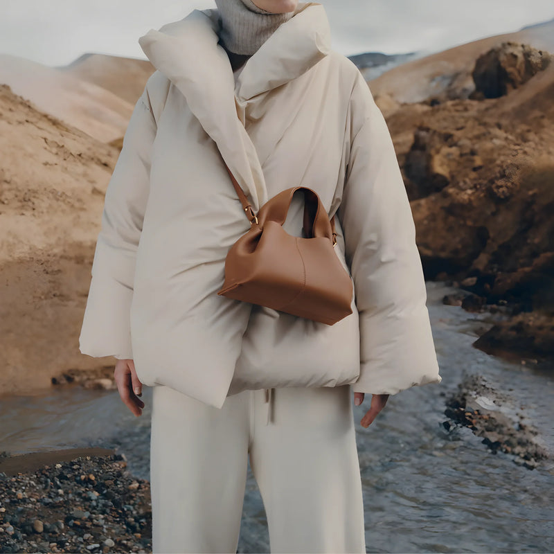 Weiche Cloud-Schultertasche aus Leder